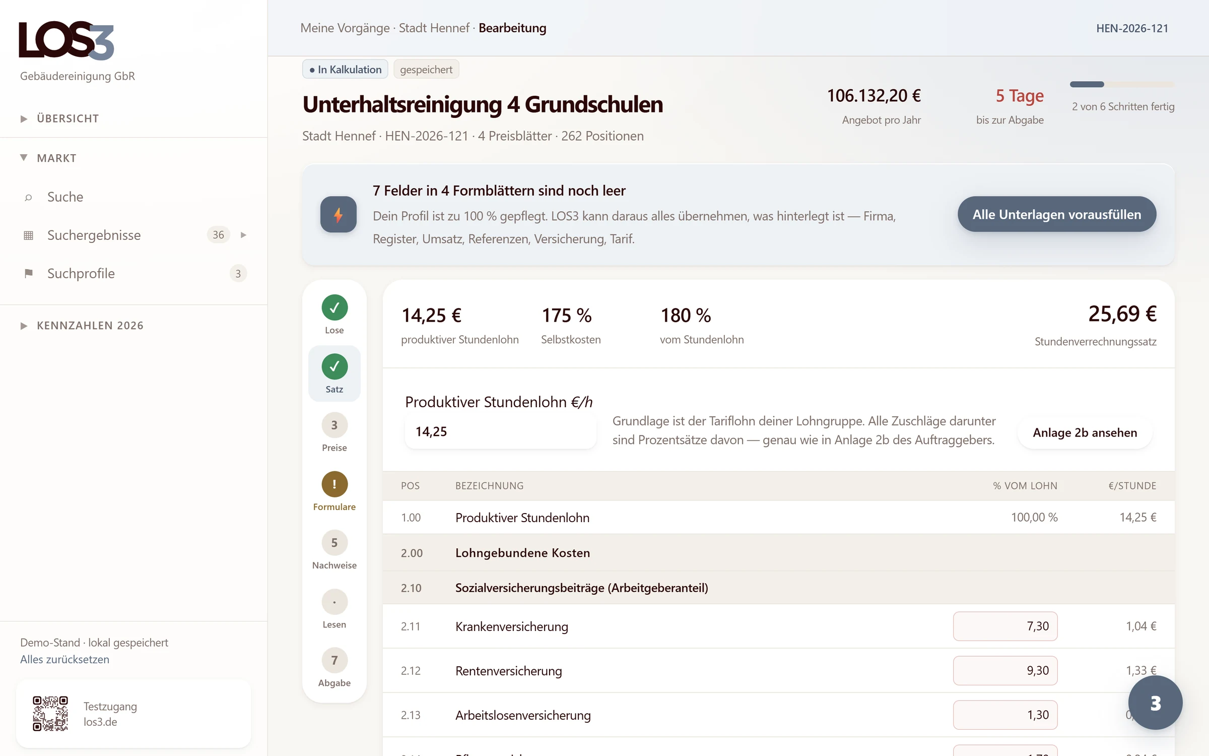 Bearbeitung in Los3: vorbefülltes Preisblatt mit Flächen, Intervallfaktor und Stundenverrechnungssatz; zu jeder Zahl der Rechenweg, offene Felder markiert.